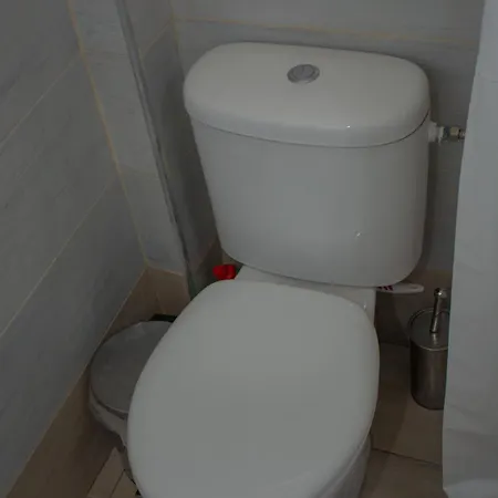 Family House アパート